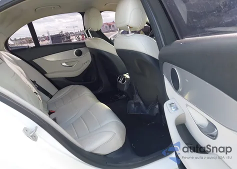 2015 Mercedes-Benz C 300 4Matic из США, поврежденный, VIN 55SWF4KB6FU019949